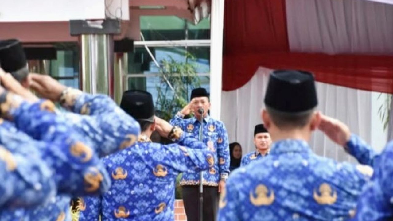 Bupati Karawang meminta pengurus Korpri yang baru dilantik segera menyelesaikan permasalahan tunggakan uang kadeudeuh pensiunan PNS senilai hampir Rp10 miliar yang menjadi pekerjaan rumah organisasi tersebut.