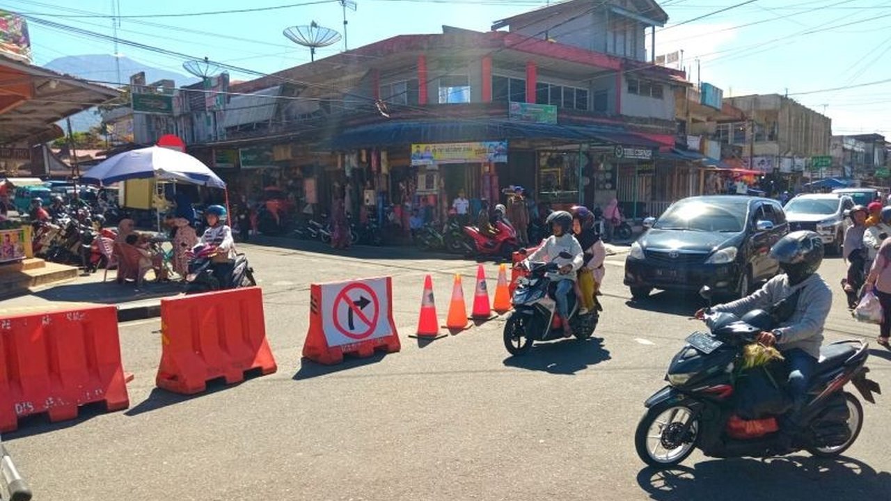 Pemkot Bukittinggi akan menerapkan sistem parkir non-tunai untuk mencegah pungutan liar dan meningkatkan pendapatan daerah, setelah ditemukannya praktik pungli di beberapa gedung parkir.