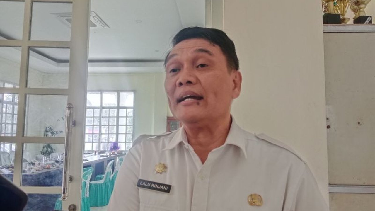 Pemerintah Kabupaten Lombok Tengah meminta desa mengalokasikan dana untuk pengelolaan sampah guna mengatasi masalah sampah yang semakin mengkhawatirkan dan menjaga kebersihan lingkungan.