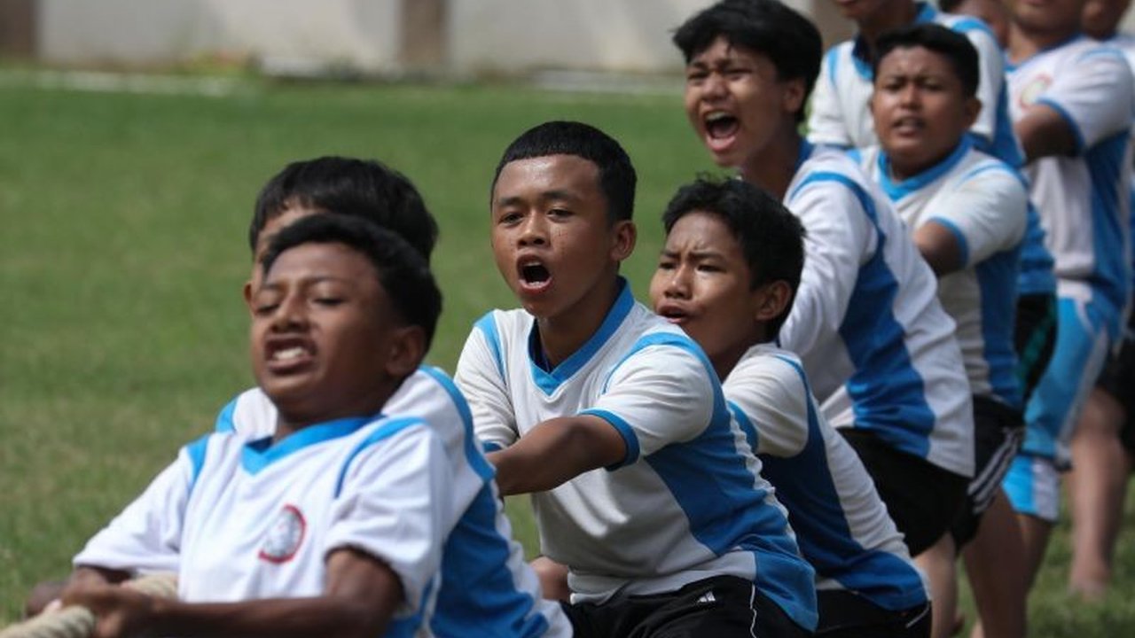 Pekan Olahraga Tradisional tingkat Kota Jakarta Utara tahun 2025 diikuti ratusan pelajar dari berbagai jenjang pendidikan, bertujuan melestarikan olahraga tradisional dan mendorong generasi muda aktif.