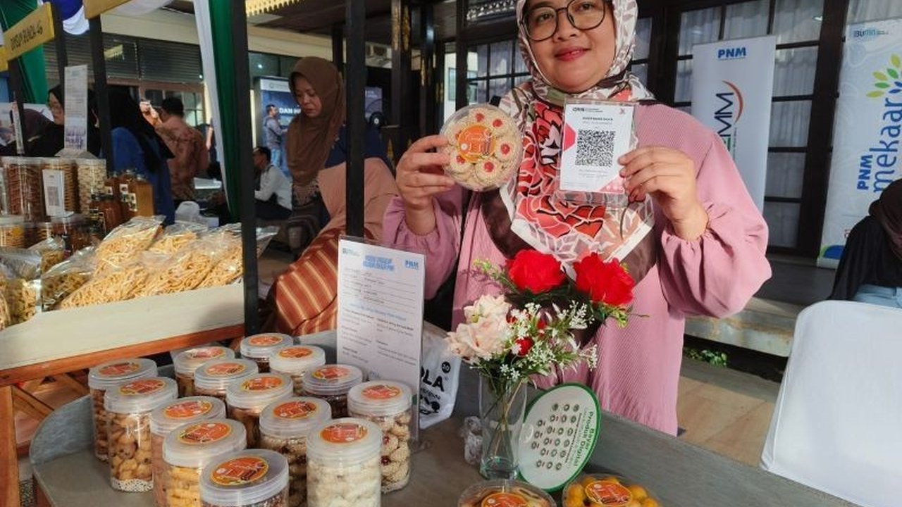 Ekonom Wijayanto Samirin menilai keluhan Amerika Serikat terhadap QRIS tidak berdasar karena QRIS dirancang untuk inklusi keuangan UMKM, dan peluang bagi perusahaan asing tetap terbuka.