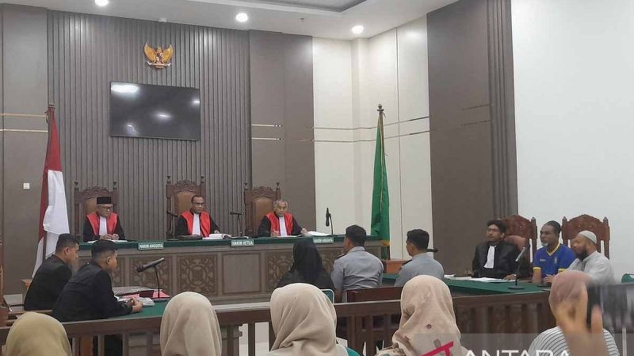 Seorang warga negara Pakistan didakwa melanggar izin tinggal di Aceh karena berjualan lukisan kaligrafi, sebuah aktivitas yang tidak sesuai dengan visa kunjungannya.