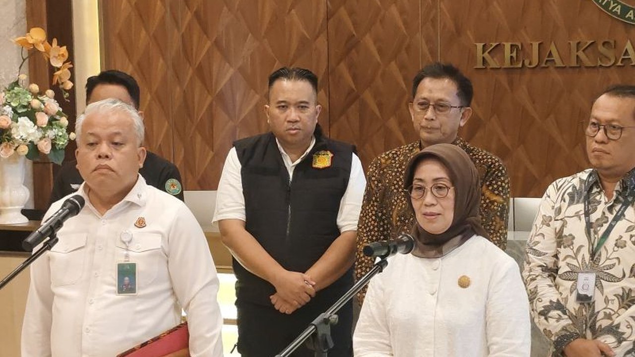 Dewan Pers tengah menyelidiki dugaan pelanggaran etik jurnalistik yang dilakukan Direktur Pemberitaan JAKTV, Tian Bahtiar, terkait kasus perintangan penyidikan di Kejaksaan Agung.