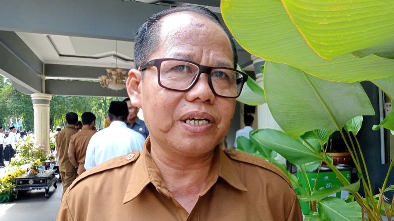 Dinas Pendidikan Kota Mataram akan menindak tegas sekolah yang menggelar perpisahan siswa di luar lingkungan sekolah karena alasan keselamatan dan efisiensi biaya.