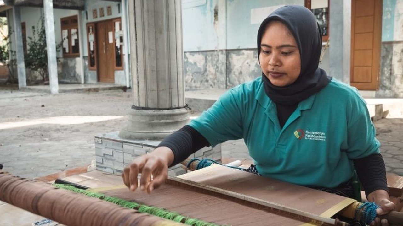 Kemenperin optimis industri wastra Indonesia, seperti batik dan tenun, semakin diminati global karena sesuai dengan tren fesyen berkelanjutan atau slow fashion.