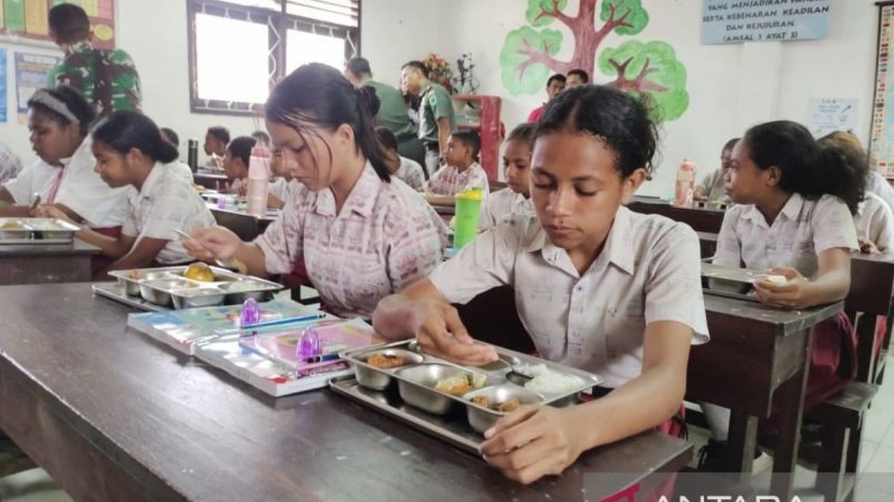 Kodam XVIII/Kasuari melaporkan Program Makan Bergizi Gratis (MBG) telah menjangkau 22.686 siswa di Papua Barat, dengan pendistribusian makanan bergizi mencapai lebih dari 1 juta porsi.