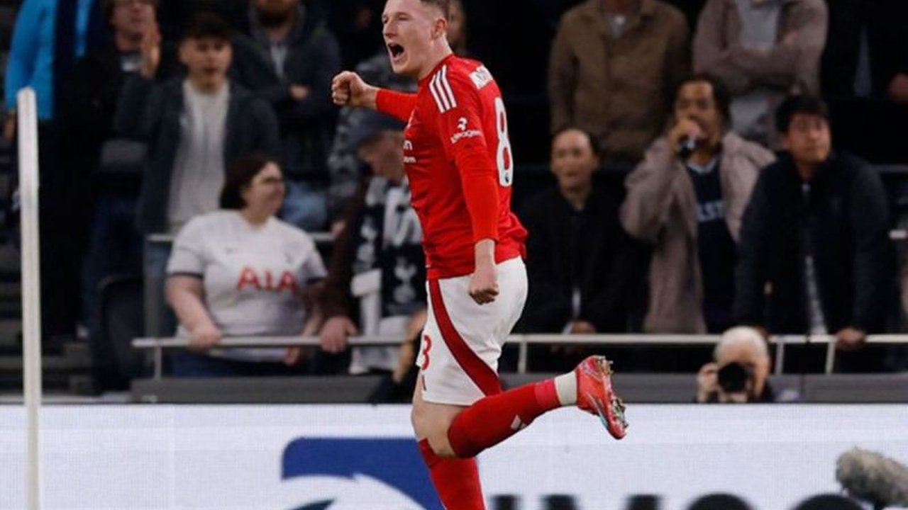 Pelatih Tottenham, Ange Postecoglu, kecewa dengan penampilan timnya dan menyalahkan pemain setelah kekalahan 1-2 dari Nottingham Forest, menelan kekalahan liga ke-18 musim ini.