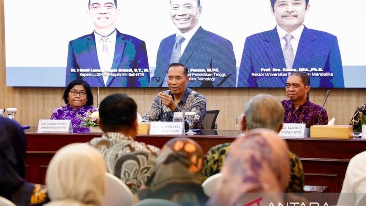 Wakil Menteri Pendidikan, Kebudayaan, Riset, dan Teknologi mendorong perguruan tinggi menghasilkan lulusan yang memberikan dampak nyata bagi masyarakat dan pembangunan daerah.