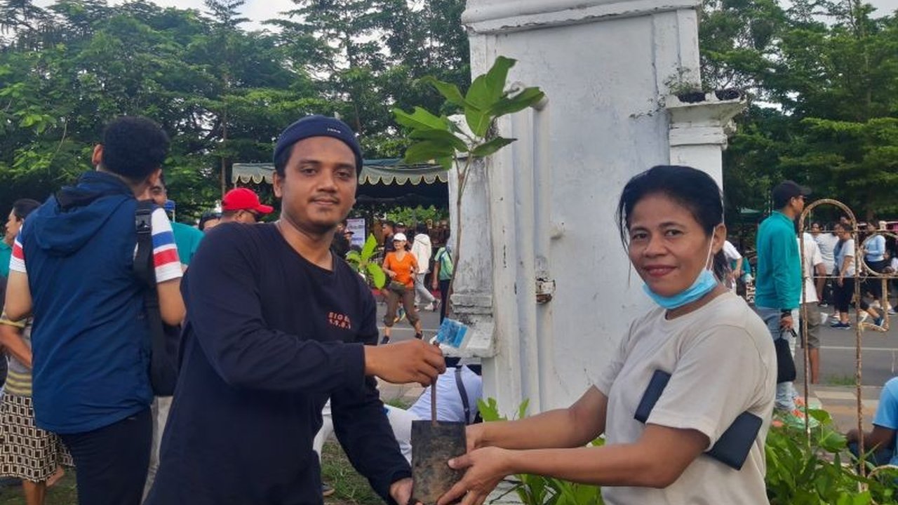 Dinas Lingkungan Hidup dan Kehutanan NTT (DLHK NTT) berkomitmen menjaga keberlanjutan ekologi dengan merehabilitasi hutan dan menyelenggarakan Festival Mata Air di Sumba Tengah pada Mei 2025.