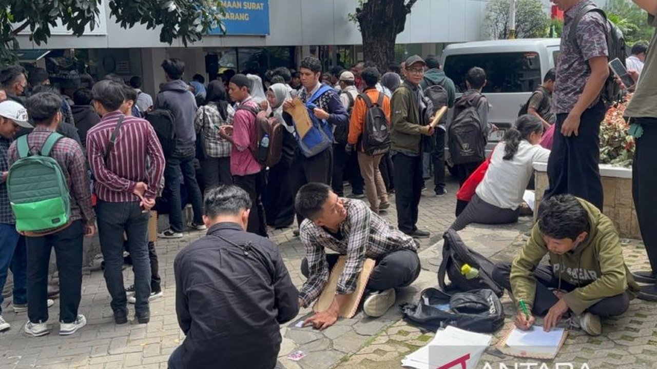 Pemprov DKI Jakarta membuka rekrutmen besar-besaran untuk posisi PPSU dengan total lowongan lebih dari 1.600 posisi, pendaftaran dapat dilakukan di kelurahan atau kecamatan setempat.