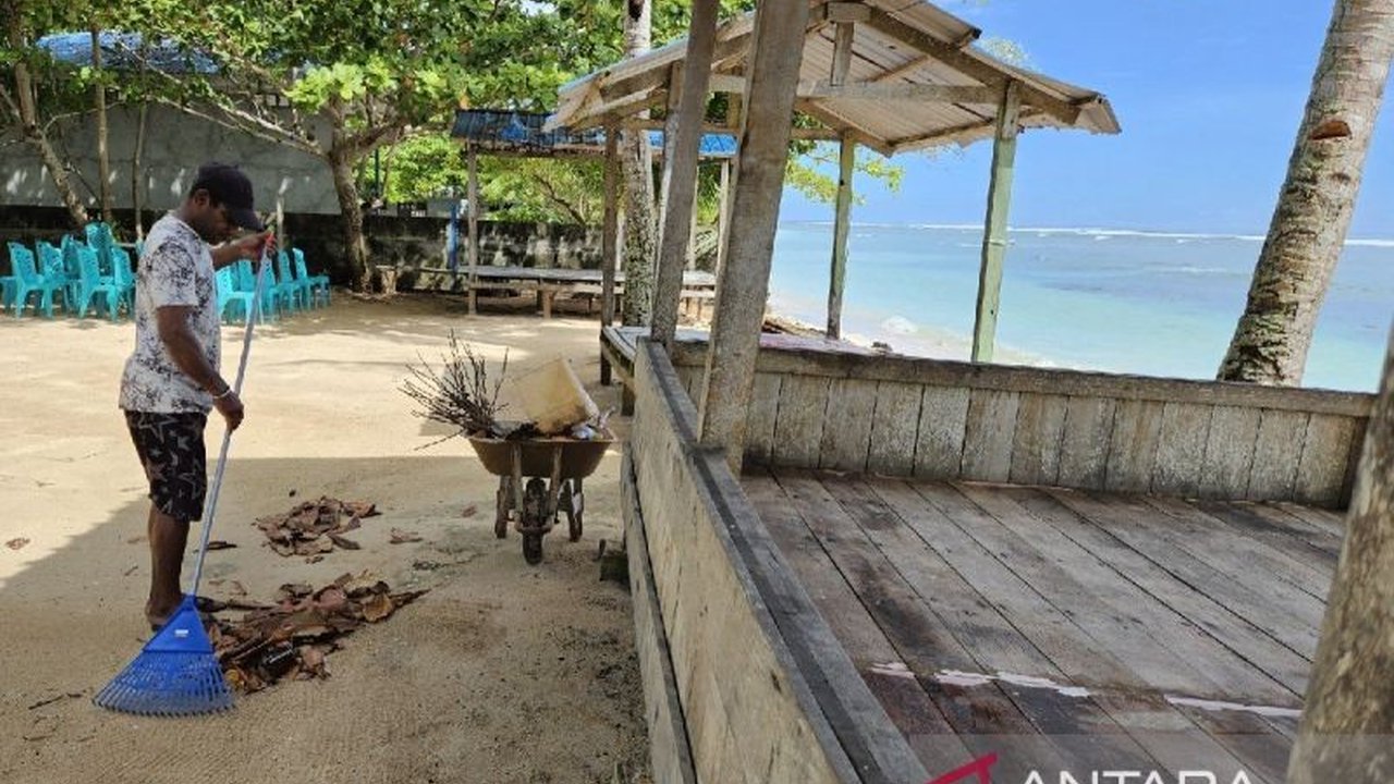 Pemerintah Provinsi Papua terus mendorong pengembangan ekowisata di sembilan kabupaten/kota dengan melibatkan masyarakat lokal dan membangun sarana prasarana pendukung.