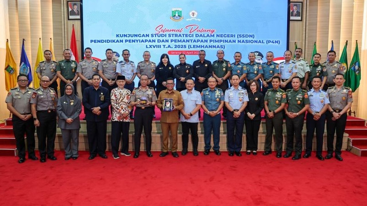 Gubernur Banten, Andra Soni, menekankan pentingnya pendidikan kepemimpinan responsif untuk menghadapi tantangan global dan lokal, saat menerima kunjungan peserta Studi Strategi Dalam Negeri (SSDN) Lemhannas RI di Serang.