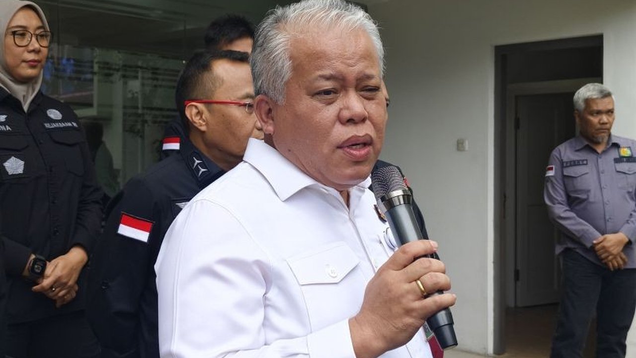 Kejaksaan Agung memeriksa mantan Dirut Pertamina, Karen Agustiawan, dan lima saksi lainnya terkait kasus dugaan korupsi pengelolaan minyak mentah dan produk kilang Pertamina tahun 2018-2023.