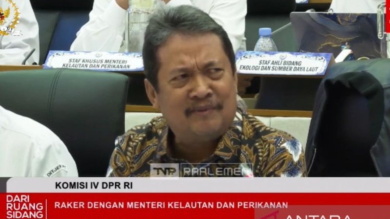 Menteri Kelautan dan Perikanan membantah adanya protes dari nelayan kecil terkait pemasangan VMS,  mengatakan mereka justru menerima banyak bantuan pemerintah dan kebijakan tersebut hanya berlaku bagi kapal di atas 5 GT.