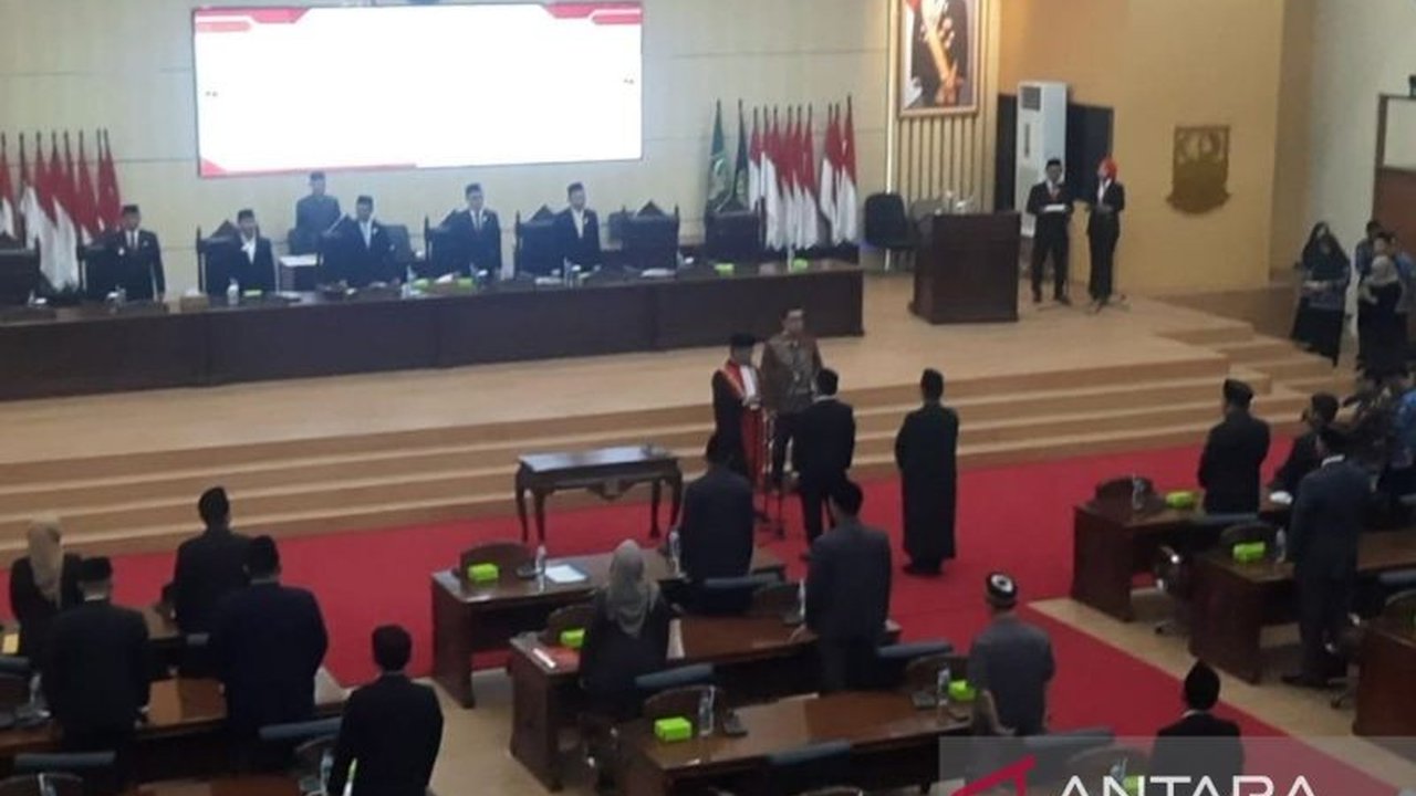 DPRD Kabupaten Bekasi masih menunggu surat resmi dari DPP PDI Perjuangan untuk memberhentikan Soleman, mantan Wakil Ketua DPRD yang telah divonis dua tahun penjara karena kasus korupsi.