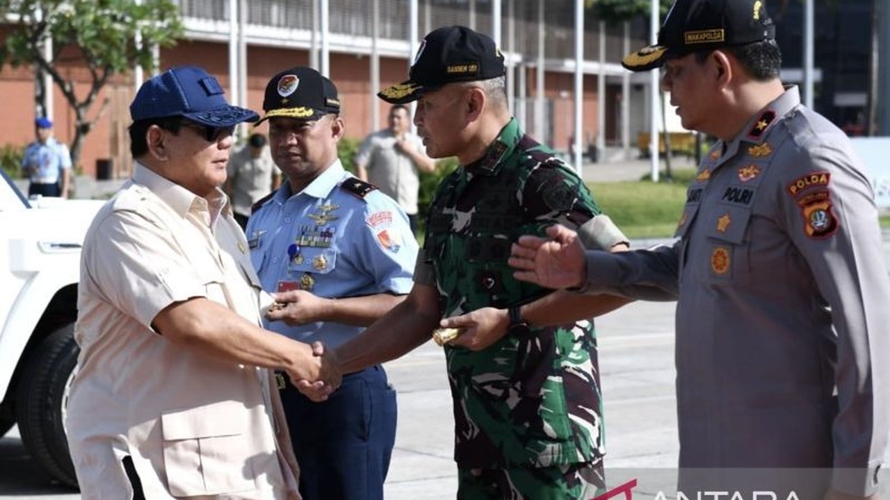 Presiden Prabowo Subianto meluncurkan Program Gerakan Indonesia Menanam (Gerina) di Banyuasin, Sumatera Selatan, guna mendorong swasembada dan ketahanan pangan nasional.
