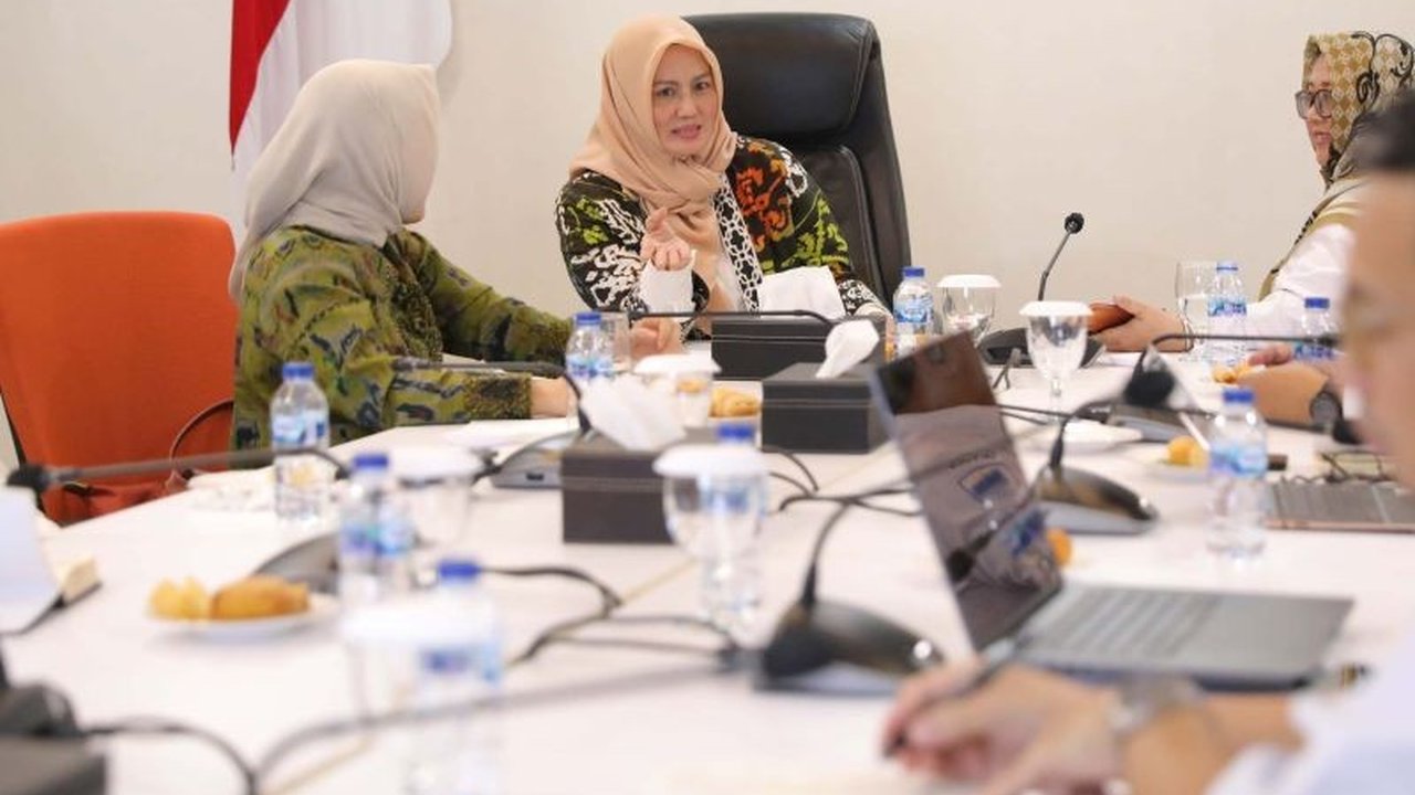 Pemerintah Provinsi Kepulauan Bangka Belitung kembali memperjuangkan status Bandara H.A.S. Hanandjoeddin di Belitung menjadi bandara internasional untuk meningkatkan kunjungan wisatawan dan pertumbuhan ekonomi.