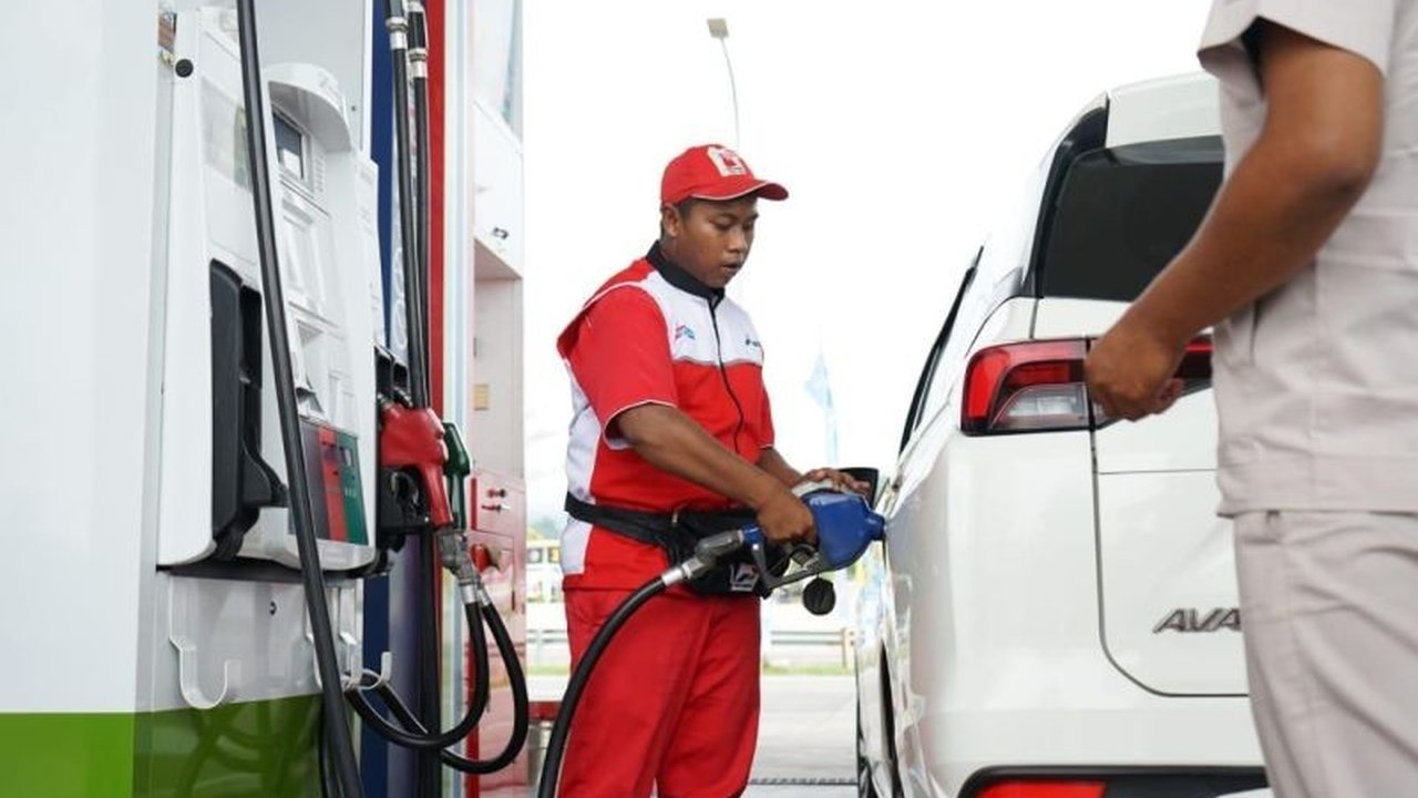 Pertamina Patra Niaga Jatimbalinus mencatat lonjakan konsumsi Pertalite dan Pertamax hingga 13 persen selama Lebaran 2025 di Jawa Timur, sementara konsumsi Biosolar turun 15 persen.
