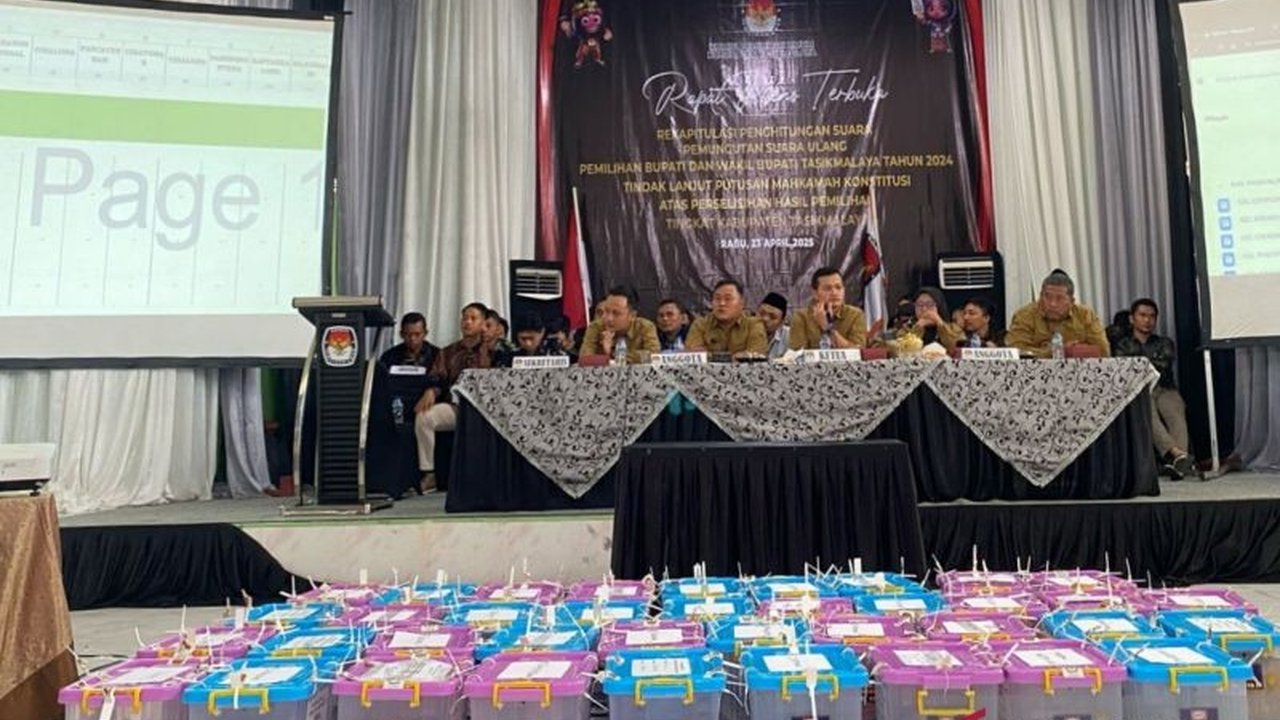 KPU Kabupaten Tasikmalaya menggelar rekapitulasi PSU Pilkada, menetapkan hasil akhir pemilihan Bupati dan Wakil Bupati setelah proses penghitungan suara di tingkat TPS dan PPK.