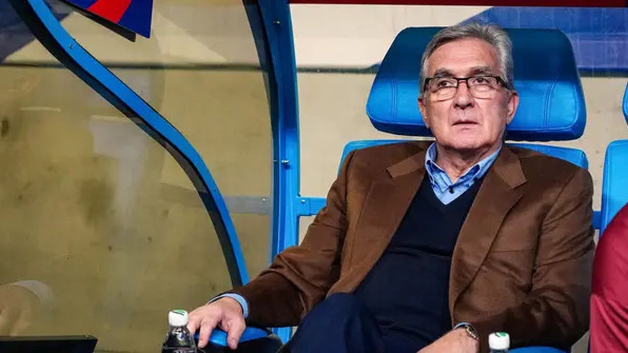 Pelatih China, Branko Ivankovic saat bertanding melawan Timnas Indonesia pada laga lanjutan putaran ketiga Grup C Kualifikasi Piala Dunia 2026 di Qingdao Youth Stadium, Qingdao, China, Selasa