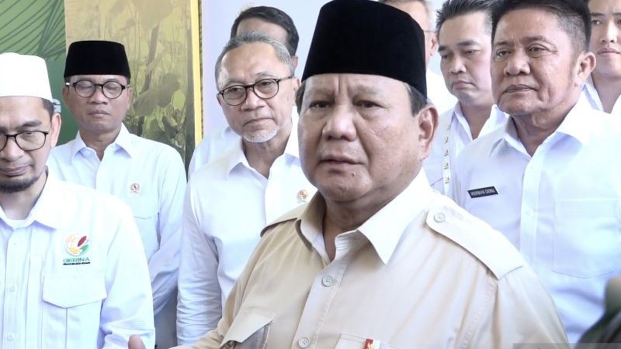 Presiden Prabowo Subianto menekankan perlunya inovasi teknologi dan riset di sektor pangan untuk mengatasi pertumbuhan penduduk Indonesia yang mencapai 3,5 juta jiwa per tahun.