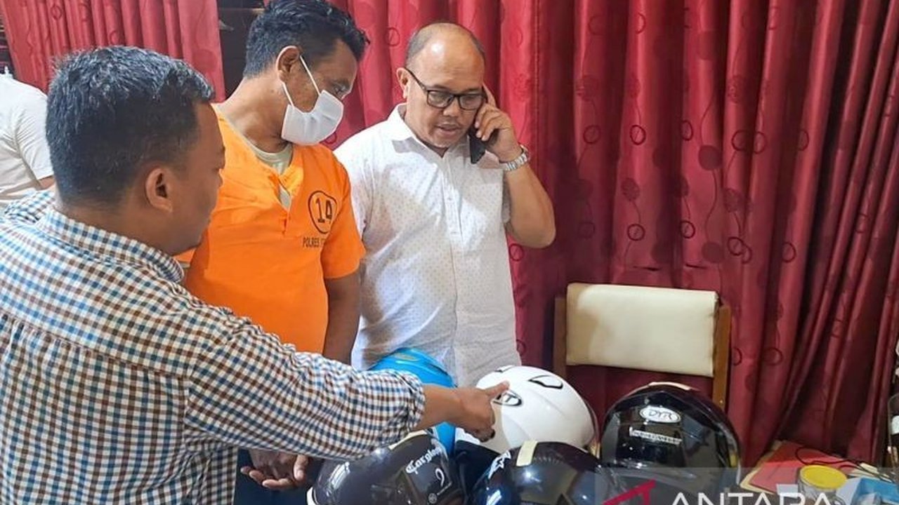 Satuan Reserse Kriminal Polres Situbondo berhasil menangkap pelaku pencurian helm yang telah meresahkan warga di beberapa lokasi di Situbondo, Jawa Timur.