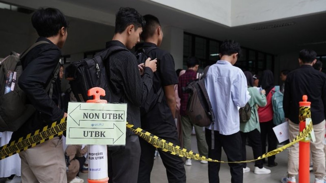 Ujian Tulis Berbasis Komputer (UTBK) 2025 di ITB hari pertama sukses digelar dengan persentase kehadiran peserta mencapai 96 persen lebih, meskipun ada satu peserta yang terlambat.