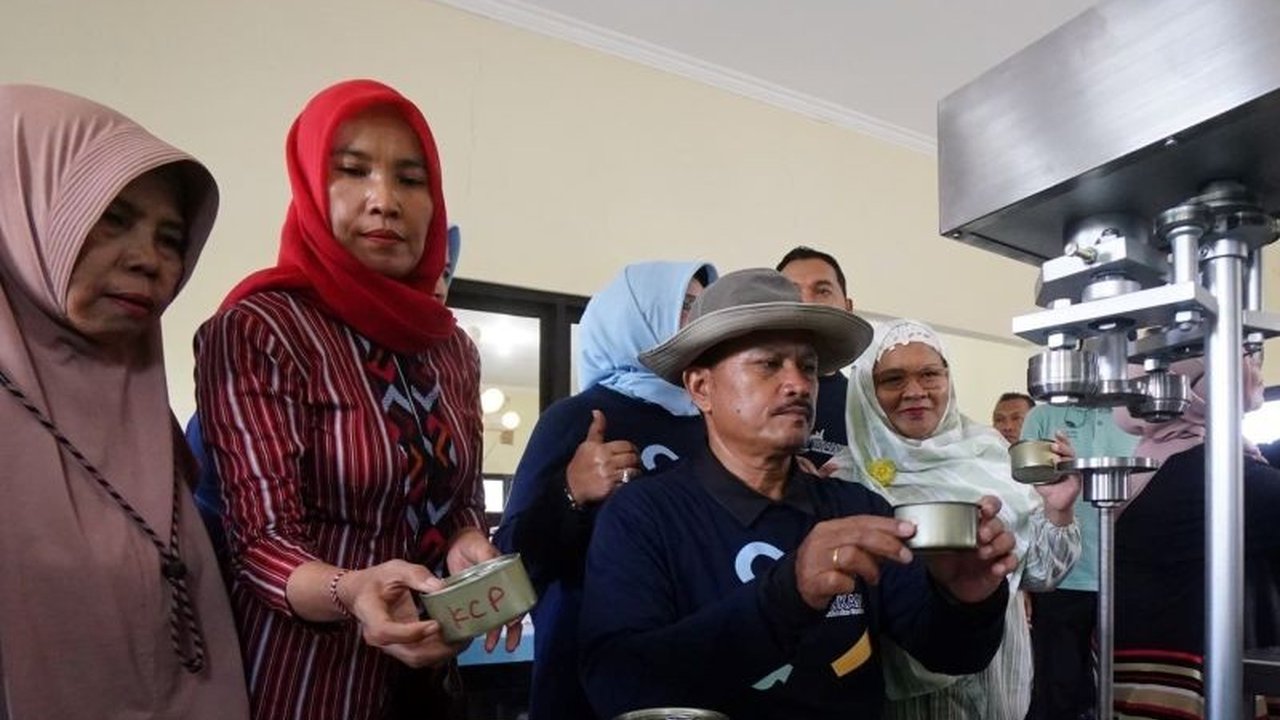 Pemerintah Kota Madiun memberikan fasilitas kemasan ekspor gratis bagi UMKM lokal unggulan untuk mendorong ekspor dan meningkatkan perekonomian daerah.