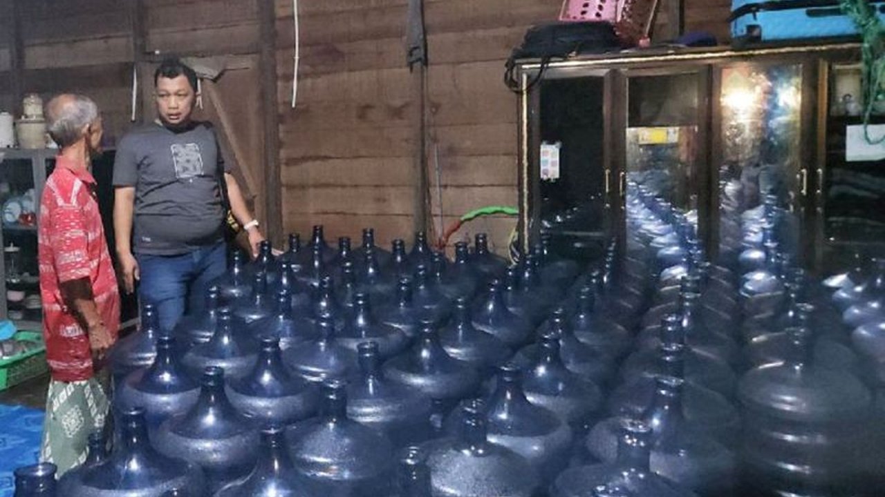 Polres Kapuas mengamankan pemilik depot air minum isi ulang yang diduga melanggar hak merek dagang galon 