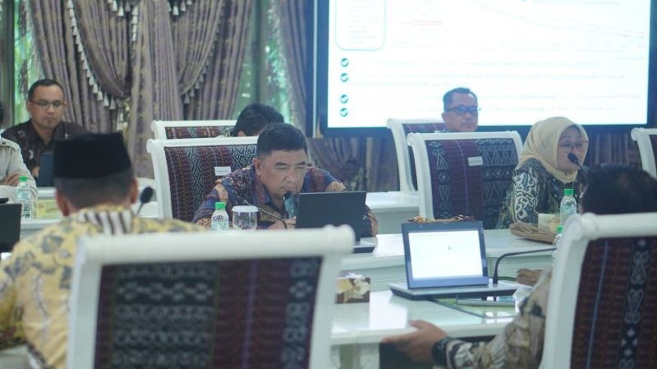 Pemkab Garut menyambut baik program Sekolah Rakyat pemerintah pusat untuk memberikan akses pendidikan bagi masyarakat miskin, dengan fasilitas lengkap termasuk asrama dan tenaga pendidik berkualitas.