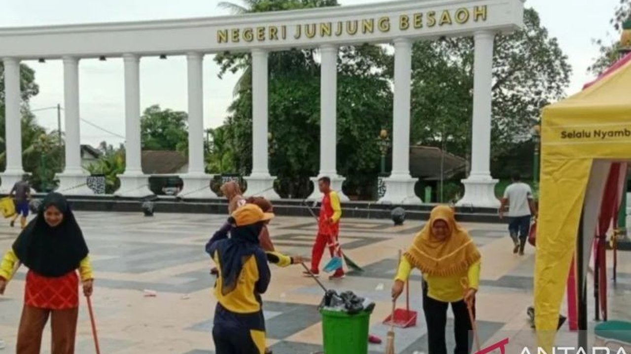 Dinas Lingkungan Hidup Bangka Selatan meluncurkan layanan angkut sampah untuk memudahkan warga membuang sampah dan meningkatkan Pendapatan Asli Daerah (PAD).