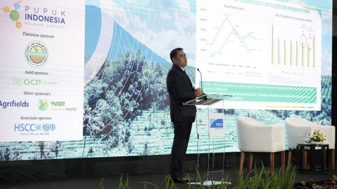Penyederhanaan regulasi pupuk dan perbaikan distribusi pupuk bersubsidi telah meningkatkan luas panen dan produksi beras di Indonesia, bahkan surplus hingga jutaan ton.