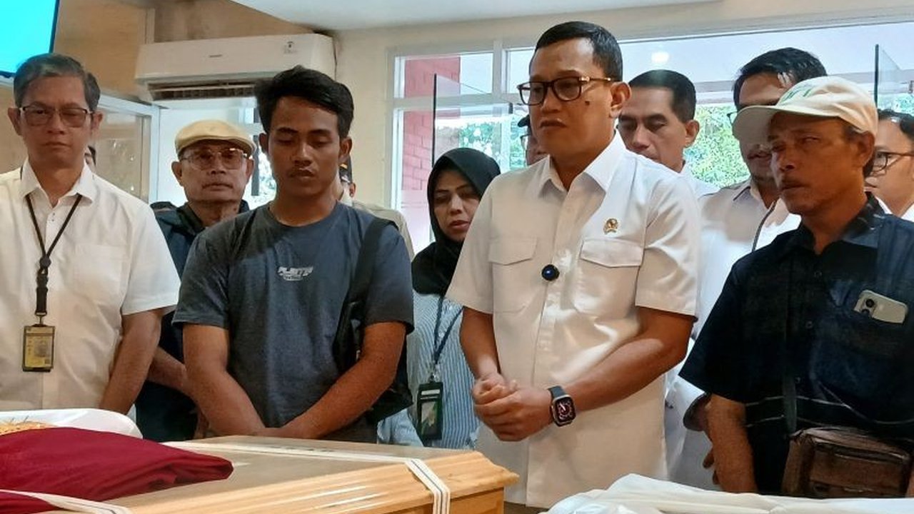 Kementerian P2MI telah memulangkan jenazah tiga ABK Indonesia yang meninggal dunia akibat kecelakaan kerja di Korea Selatan; pemerintah memastikan mereka bukan korban eksploitasi.