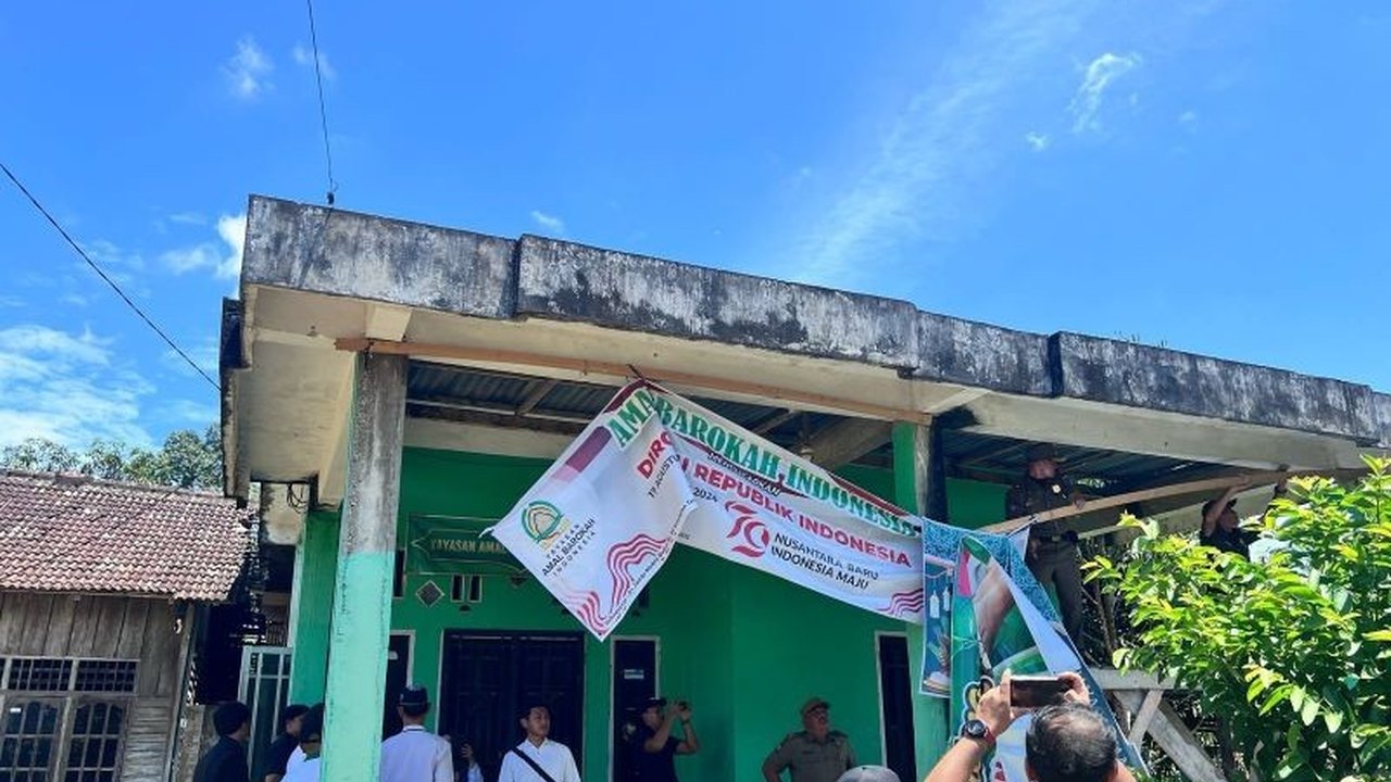 Densus 88 dan Kesbangpol Batanghari menutup Yayasan Amal Barokah Indonesia yang diduga terafiliasi dengan Negara Islam Indonesia (NII) setelah hampir dua tahun beroperasi tanpa izin resmi.