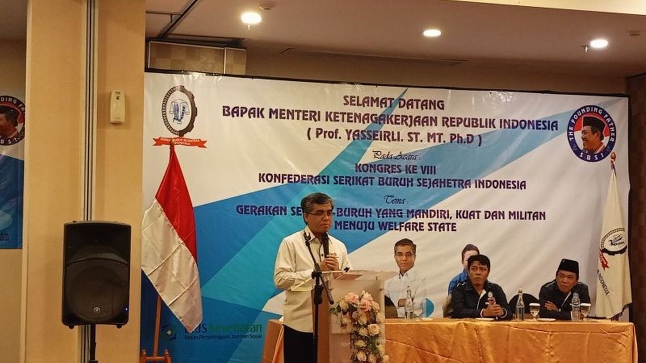 Menaker Yassierli menekankan pentingnya sinergi dan langkah strategis untuk menghadapi tantangan global dan dinamika ketenagakerjaan yang kompleks di tengah tekanan ekonomi.