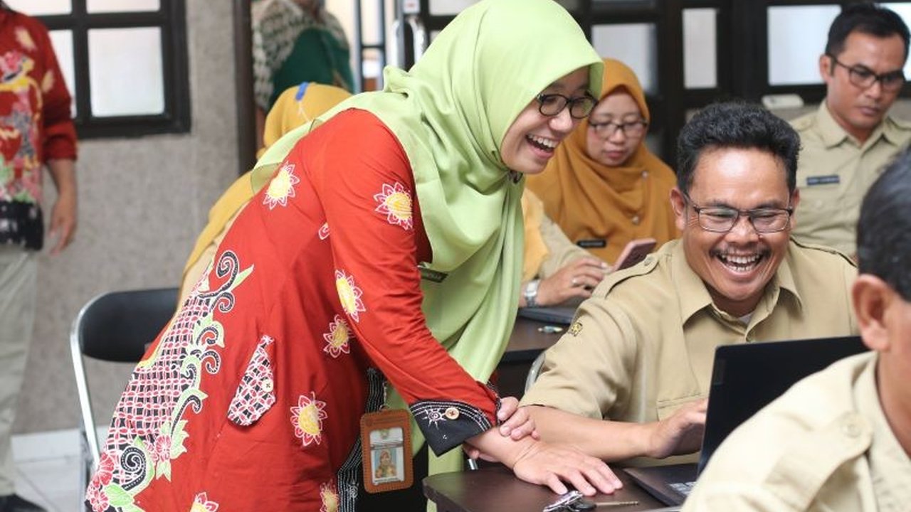 Studi Tanoto Foundation menyoroti pentingnya pendekatan pengembangan guru yang mempertimbangkan keragaman wilayah di Indonesia, bukan pendekatan seragam, untuk hasil pelatihan yang optimal dan efektif.