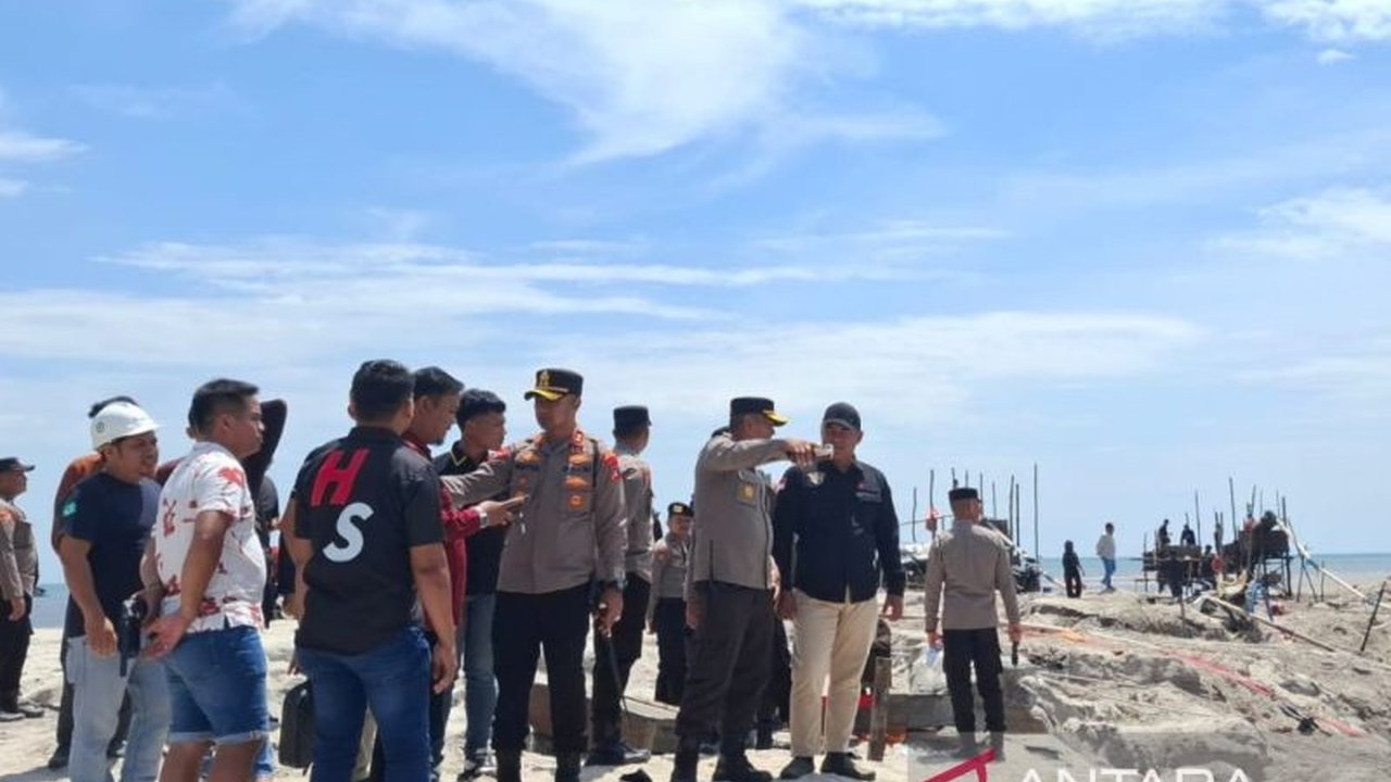 Kapolres Bangka Barat mengimbau penambang bijih timah di Perairan Selindung untuk patuhi aturan dan hentikan aktivitas tambang ilegal demi kelancaran operasional PT Timah Tbk.