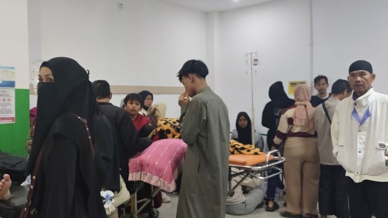 Dinas Kesehatan Cianjur membentuk tim khusus untuk memantau kesehatan puluhan siswa yang keracunan usai pulang dari rumah sakit, dan menyelidiki penyebabnya.