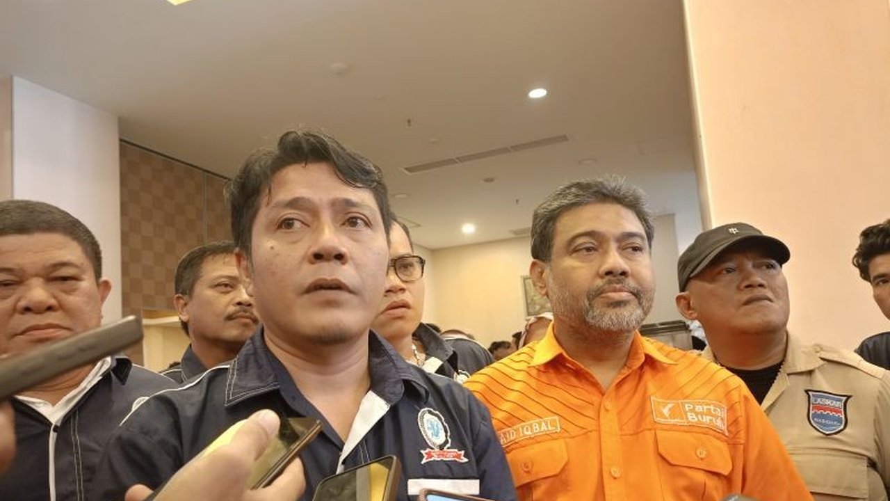 Konfederasi Serikat Buruh Sejahtera Indonesia (KSBSI) dan Konfederasi Serikat Pekerja Indonesia (KSPI) mendesak pemerintah membentuk Satgas PHK untuk mencegah dan menangani potensi pemutusan hubungan kerja massal di tengah ancaman resesi global.