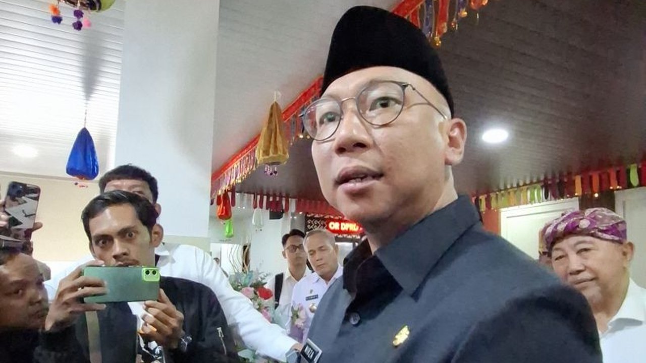 Gubernur Lampung, Rahmat Mirzani Djausal, menekankan pentingnya pemekaran daerah sebagai langkah strategis untuk mempercepat pembangunan dan meningkatkan kesejahteraan masyarakat di Provinsi Lampung, terbukti dari perkembangan pesat pasca pemekaran dari S
