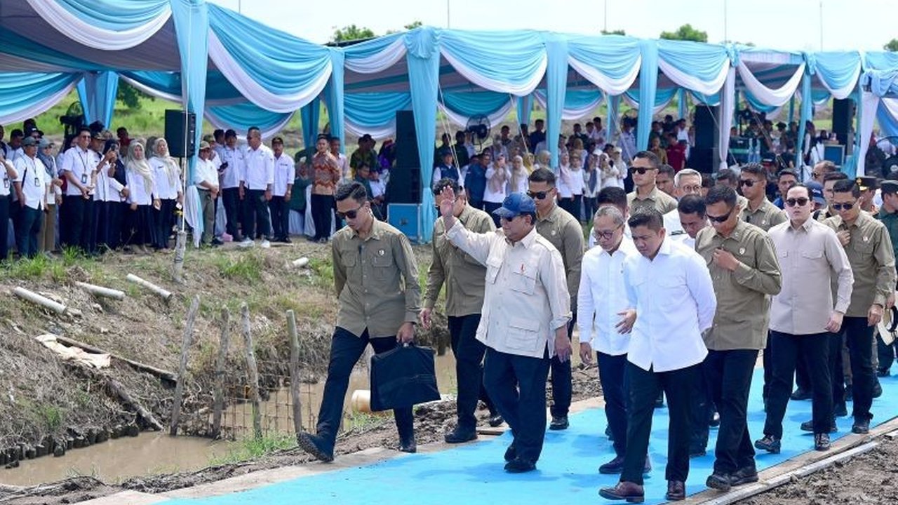 Presiden Prabowo Subianto tekankan target swasembada pangan dan menjadikan Indonesia lumbung pangan dunia untuk membantu negara tetangga melalui misi kemanusiaan.