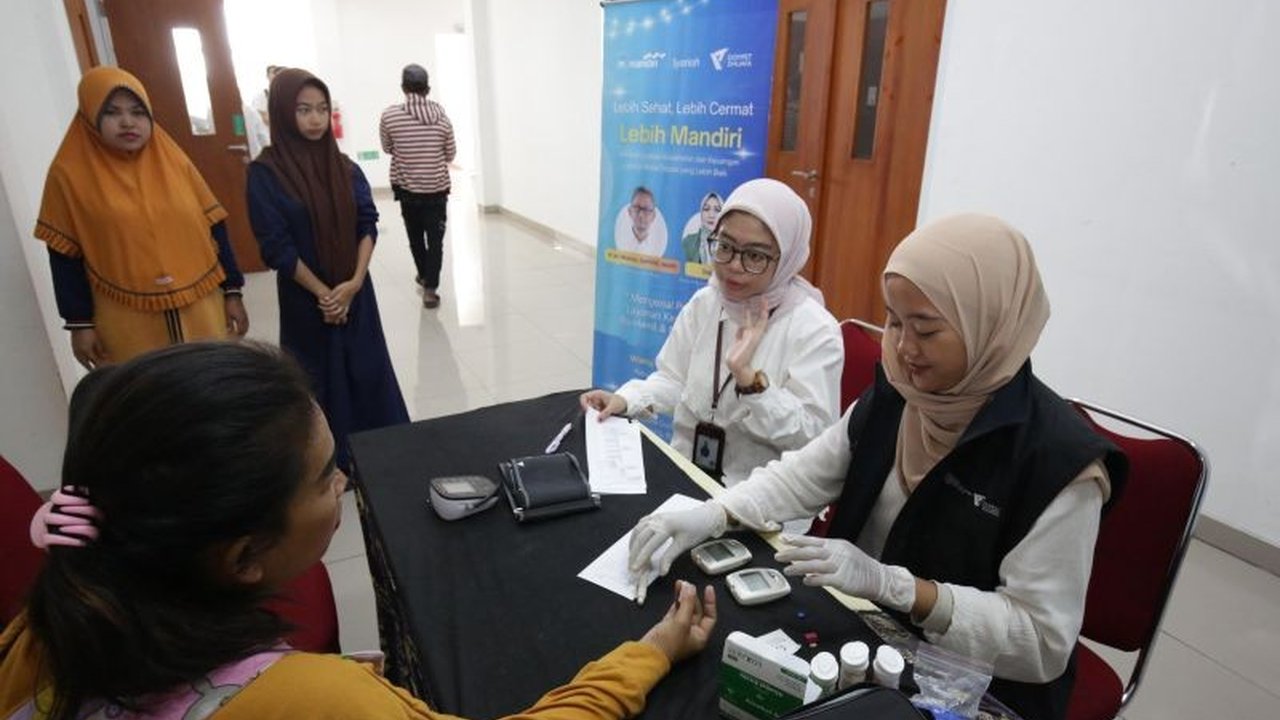 AXA Mandiri berkolaborasi dengan Dompet Dhuafa dalam mencegah stunting di Indonesia melalui penyaluran bantuan alat kesehatan, paket nutrisi, dan edukasi bagi ibu hamil dan menyusui.
