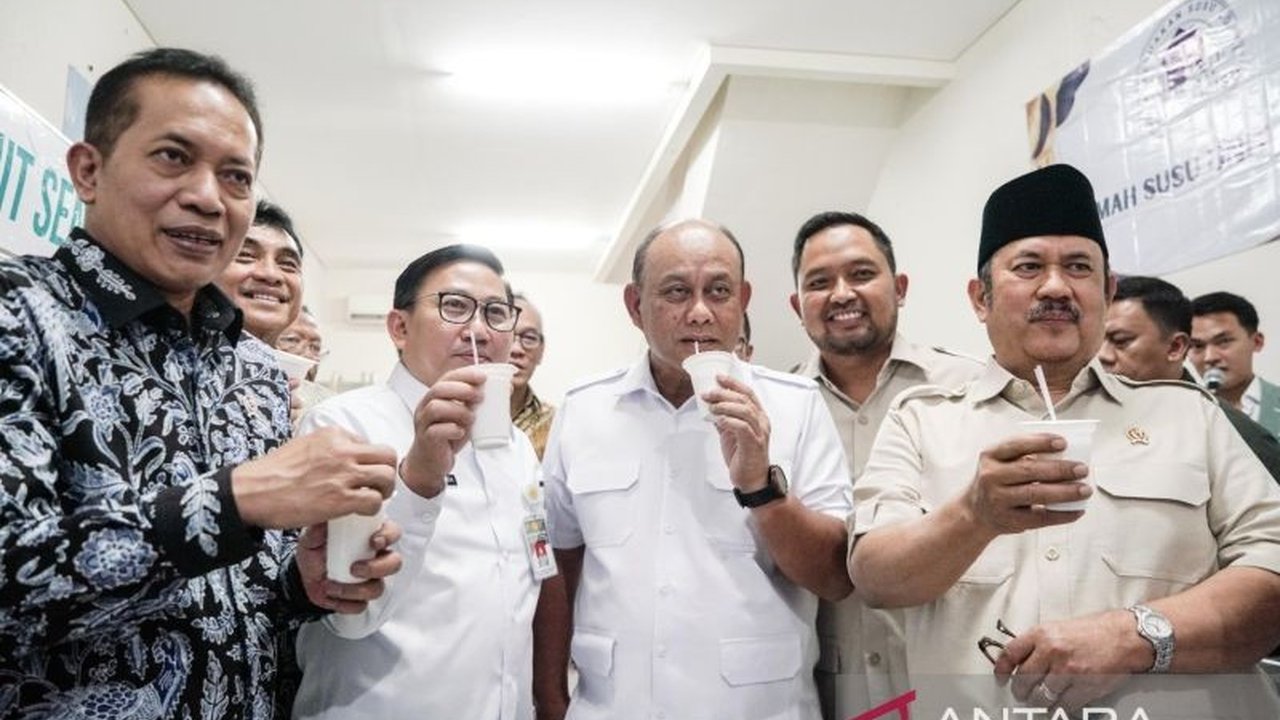 Badan Gizi Nasional (BGN) meluncurkan Rumah Susu Pasteurisasi di Bogor untuk memberdayakan peternak lokal dan menyediakan susu berkualitas bagi Program Makan Bergizi Gratis (MBG).