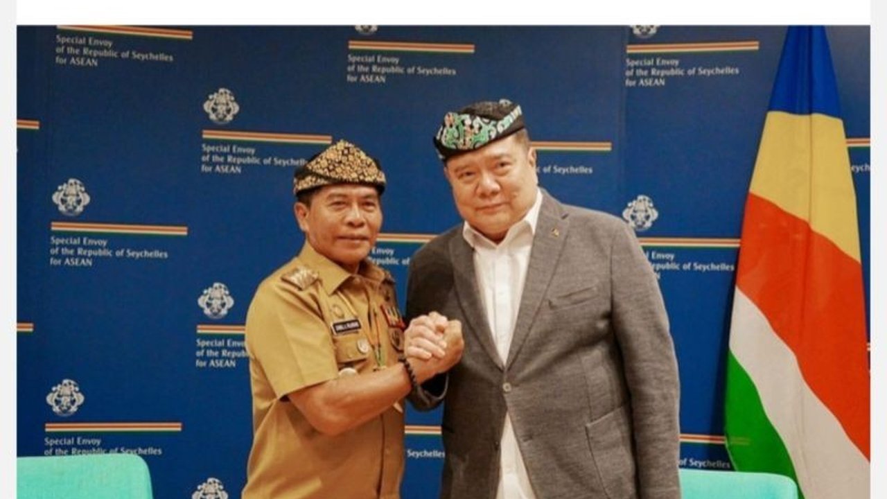 Gubernur Kaltara, Zainal Arifin Paliwang, mempromosikan potensi wisata dan ekonomi kreatif Kaltara kepada Kedubes Seychelles di Jakarta, membuka peluang kerja sama internasional dan meningkatkan perekonomian daerah.