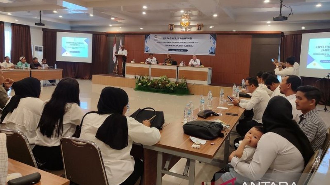 Anggota DPR RI Erna Sari Dewi terpilih sebagai Ketua Umum Akuatik Provinsi Bengkulu dan menargetkan atlet-atlet lokal dapat berprestasi di tingkat nasional, meskipun terkendala sarana dan prasarana yang kurang memadai.