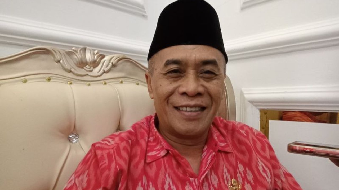 Dinas Pertanian Kota Mataram memperketat pengawasan hewan kurban untuk mencegah penyebaran penyakit mulut dan kuku (PMK), dengan memastikan hewan berasal dari daerah bebas PMK dan dilengkapi surat keterangan sehat.