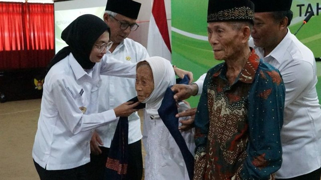 Wali Kota Kediri, Vinanda Prameswati, mengingatkan 240 calon jamaah haji untuk menjaga stamina dan kesehatan selama menjalankan ibadah haji di Tanah Suci pada Mei 2025.