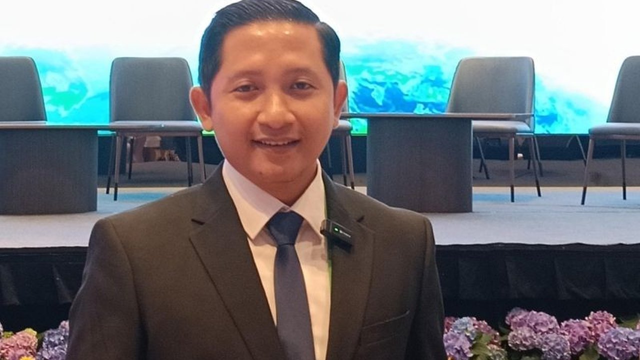 Agripreneur muda Indonesia, Rifki Habibi, memperkenalkan Program Desa Emas di One Earth Summit 2025 di Hong Kong, membuka peluang kolaborasi global untuk kemajuan pertanian Indonesia.