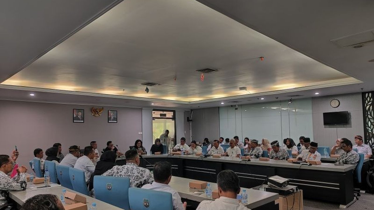 Pemprov dan DPRD Kaltara menggelar rapat membahas keberlanjutan insentif guru PAUD, SD, dan SMP di tengah kendala keuangan daerah akibat penyesuaian kebijakan pemerintah pusat.