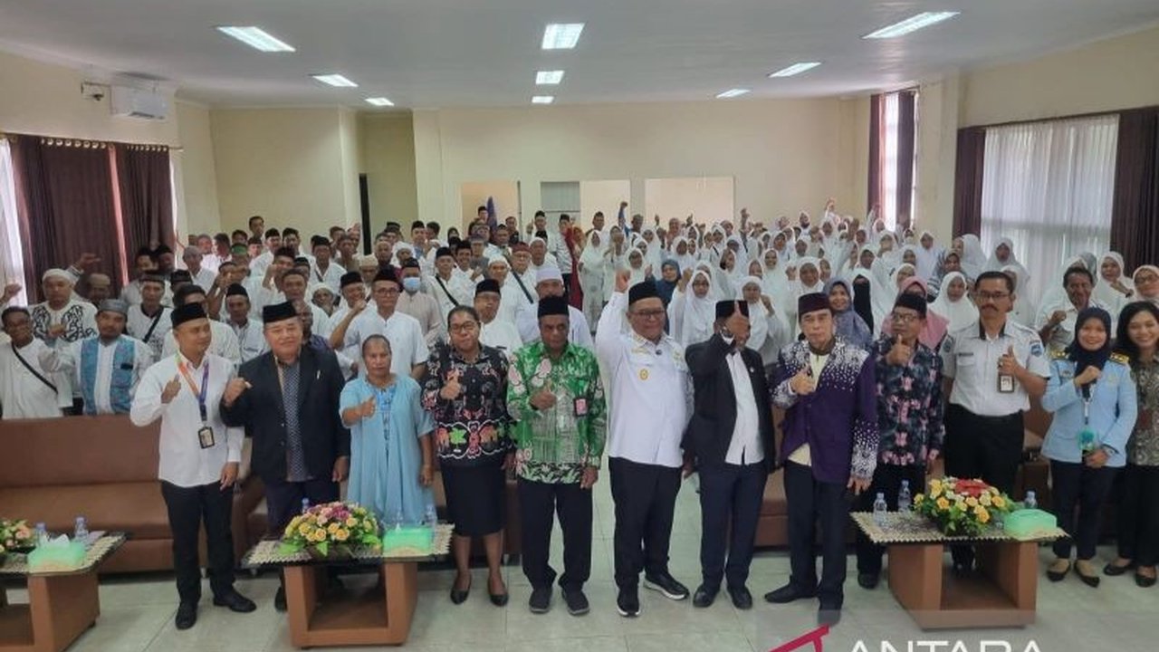 Wakil Bupati Manokwari mengingatkan 162 jamaah calon haji (JCH) asal Manokwari untuk mempersiapkan ilmu dan pengetahuan keagamaan sebelum berangkat ke Tanah Suci agar ibadah haji mereka menjadi mabrur.